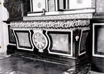 1 vue  - autel tombeau secondaire de la Communion (ouvre la visionneuse)