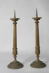 1 vue  - ensemble composé de deux chandeliers d'autel (n° 2) (ouvre la visionneuse)
