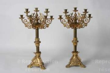 1 vue  - ensemble composé de deux chandeliers à branches d'église (n° 1) (ouvre la visionneuse)