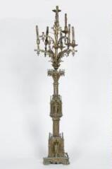 1 vue  - ensemble composé de deux chandeliers à branches d'église (n° 9) (ouvre la visionneuse)