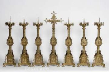 1 vue  - ensemble composé d'une croix d'autel et de six chandeliers d'autel (garniture d'autel n° 1) (ouvre la visionneuse)
