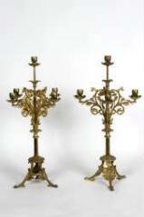 1 vue  - ensemble composé de deux chandeliers à branches d'église (n° 6) (ouvre la visionneuse)