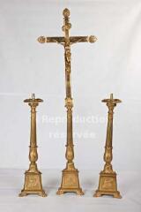 1 vue  - croix d'autel et six chandeliers d'autel (garniture d'autel) (ouvre la visionneuse)