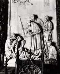 1 vue  - haut-relief : saint Charles Borromée communiant les pestiférés (ouvre la visionneuse)