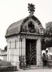 1 vue  - chapelle funéraire de la famille J. Hébert-Penlou (ouvre la visionneuse)