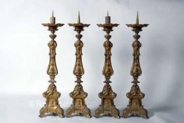 3 vues  - ensemble composé d'une croix d'autel et de six chandeliers d'autel (garniture d'autel n° 1) (ouvre la visionneuse)