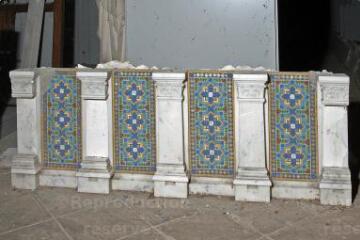 2 vues  - ensemble du maître-autel : autel, tabernacle, demi-relief (ouvre la visionneuse)