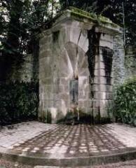 3 vues  - fontaine du Puits-Rocher, fontaine des Trois-Croix (ouvre la visionneuse)