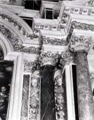 3 vues  - retable architecturé à niche du maître-autel (ouvre la visionneuse)