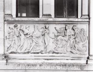 3 vues  - bas-relief : la Naissance de Vénus (ouvre la visionneuse)