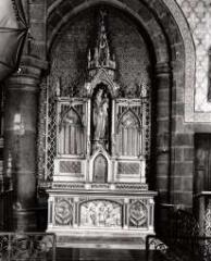 3 vues  - autel, tabernacle, retable de la Sainte-Famille (ouvre la visionneuse)