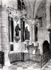 2 vues  - ensemble de l\'autel secondaire de saint Joseph (autel, retable) (ouvre la visionneuse)